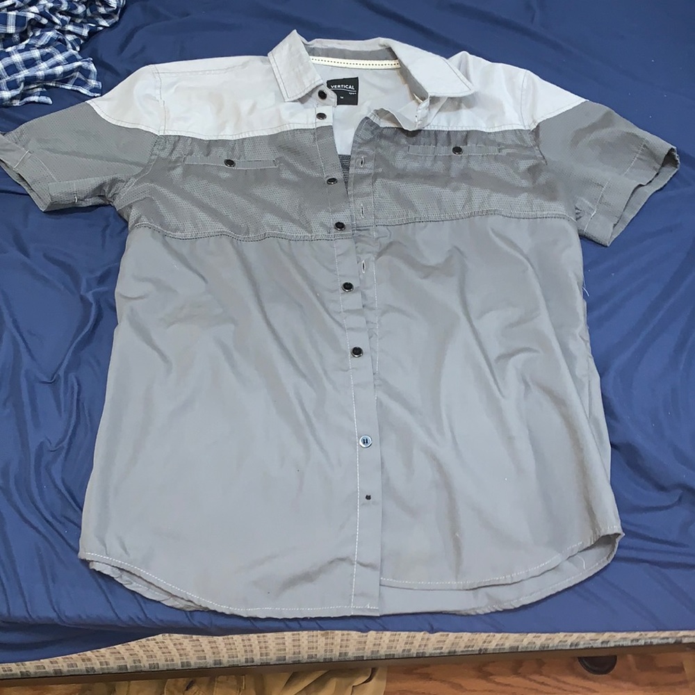 Vertical Sport button up short sleeve shirt